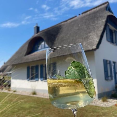 Reetdachhaus Seasons Mit Kamin & Sauna Groß Schwansee المظهر الخارجي الصورة